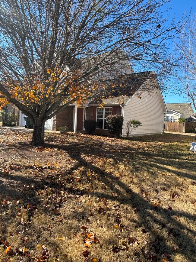 Building Photo - 121 Faybrook Dr