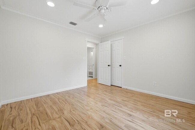 Building Photo - 108 Cherry Cir