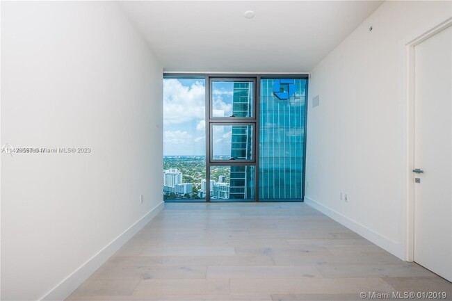 Building Photo - 1451 Brickell Ave