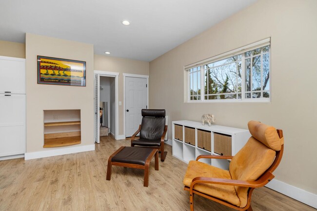 Building Photo - Charming Coastal Studio in Carlsbad - Furn...