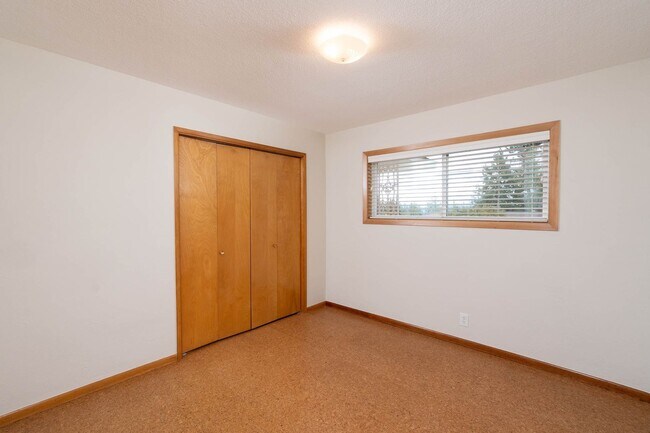 Building Photo - West Hills 4 Bdrm+, 3 Bath Mid Century - A...