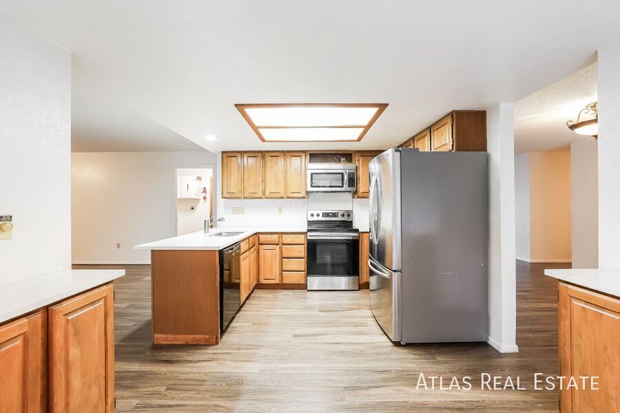 Building Photo - 15726 E Flora Pl