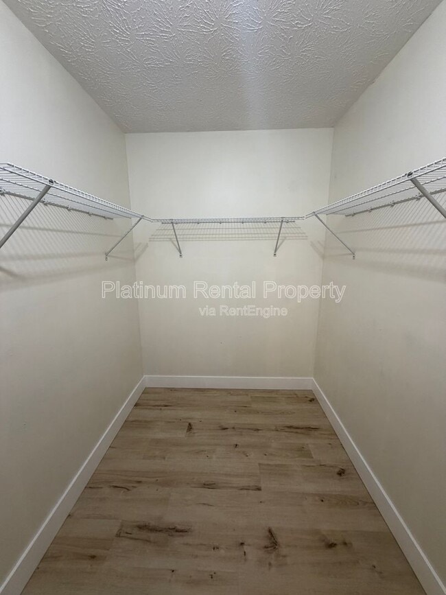 Building Photo - 906 Country Park Dr