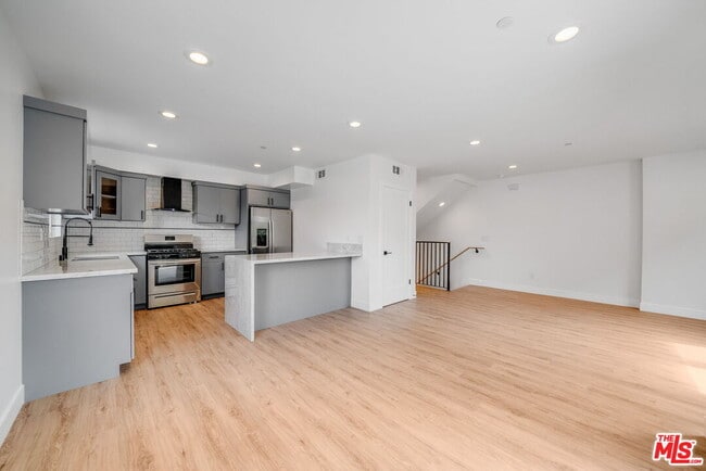 Building Photo - 1435 S Crescent Heights Blvd