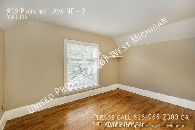 Building Photo - Available Now | 3 Bedroom, 1 Bath Upper Le...