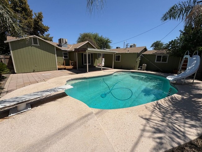 Building Photo - 4189