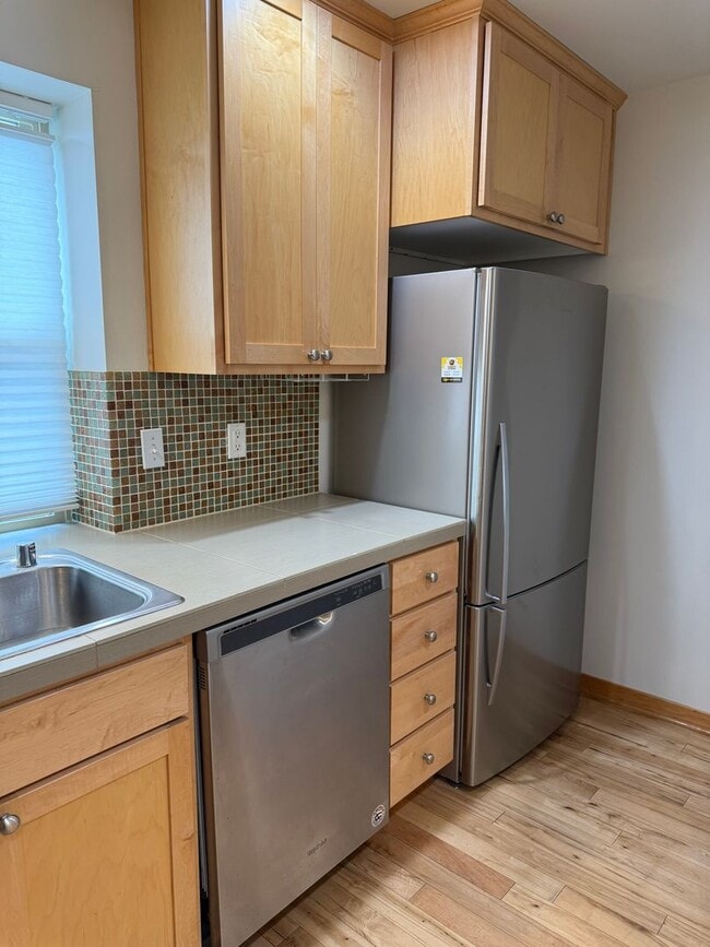 Building Photo - Highland Park Townhome w/ 3BR/2BA at over 1,000 Sq Ft!