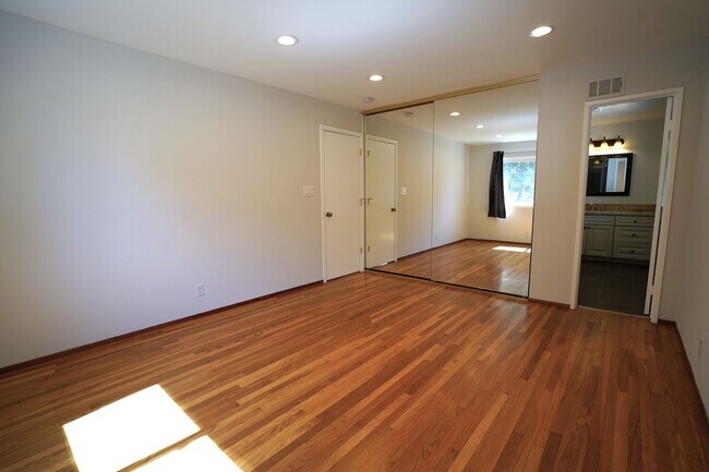 Building Photo - Beautiful Updated San Jose Home!