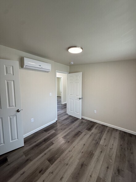 Building Photo - 948 N Van Ness Ave