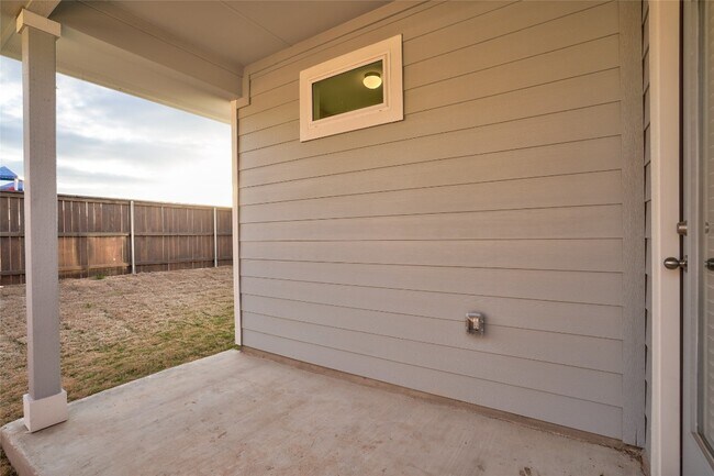 Building Photo - 135 Living Reef Dr