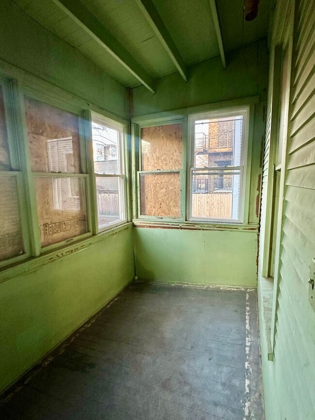 Building Photo - 1340 W Rosedale Ave