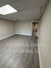Building Photo - 2338 W Becher St
