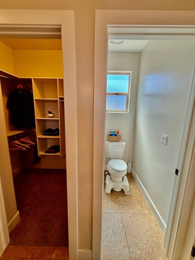 Building Photo - 521 N Creek Ridge Dr