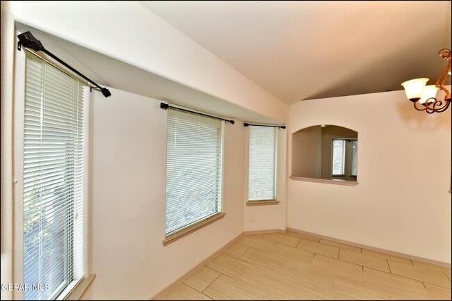 Building Photo - 5005 Moon Ranch Ln