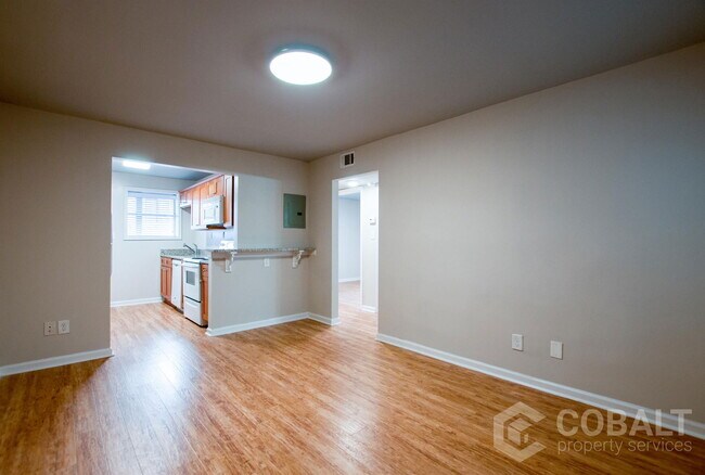 Building Photo - 271 Glen Iris Dr NE