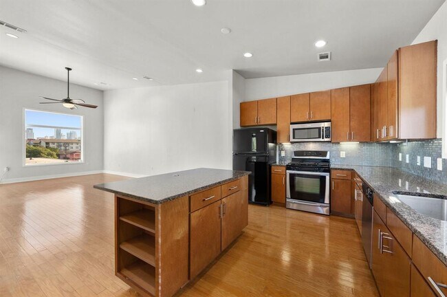 Building Photo - 1702 S Lamar Blvd