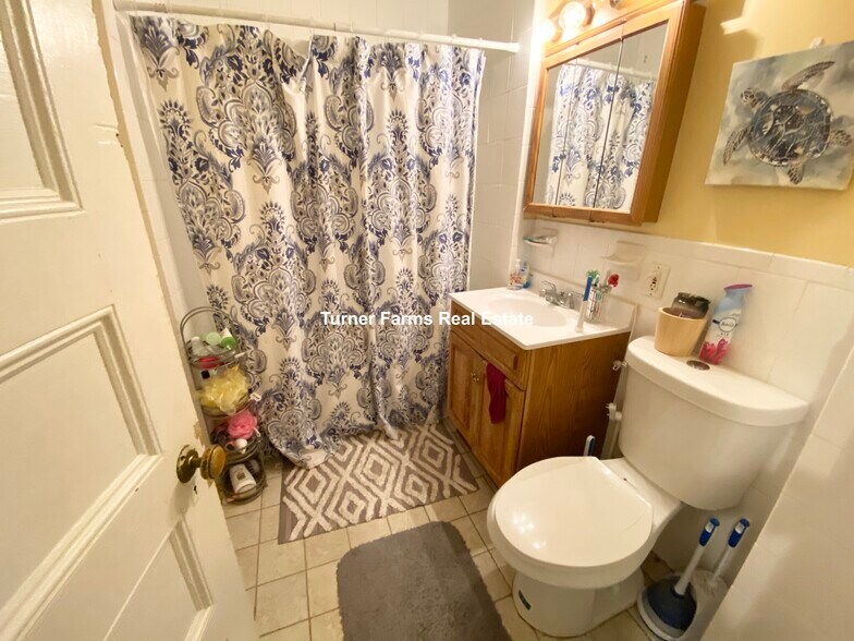 Building Photo - 10 Sachem St