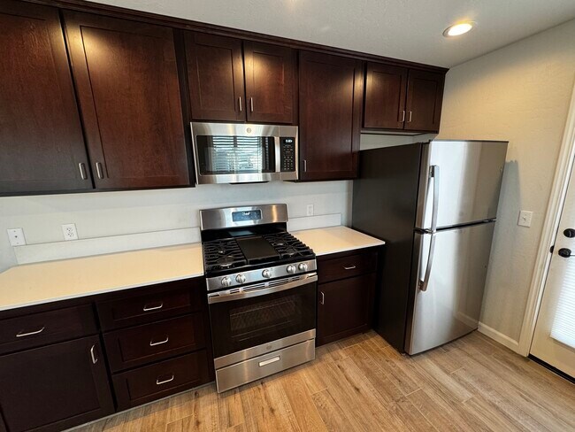 Building Photo - 2426 Oakmont Cir