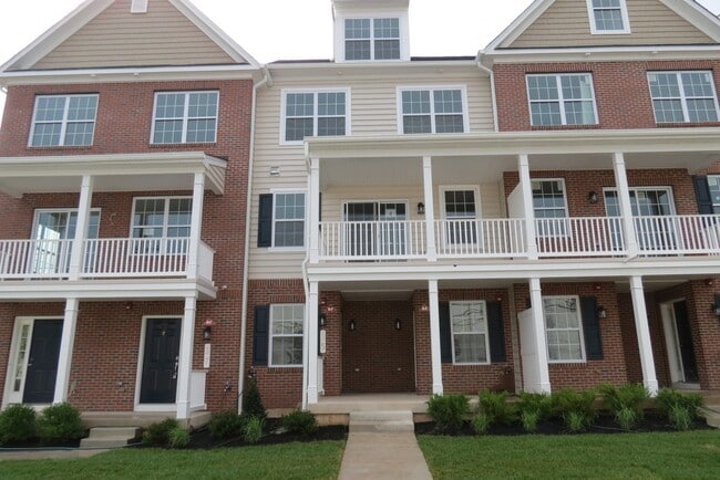 Building Photo - Beautiful Penn Square Townhome in Lansdale...