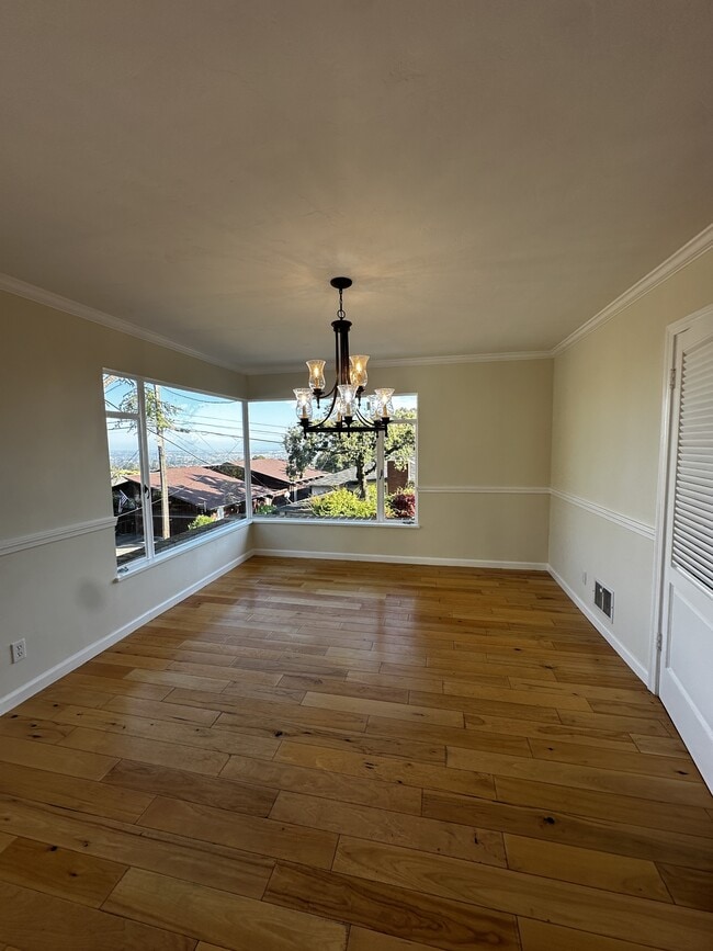 Building Photo - 2036 Braemar Rd