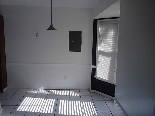 Building Photo - 8000 Woodlake Dr