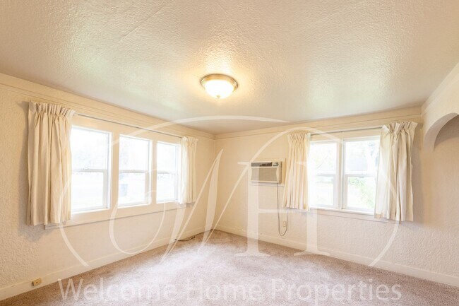 Building Photo - Cozy Home with Storage in Quiet Convenient Location