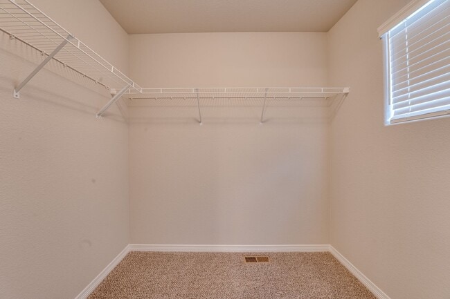 Building Photo - Stunning 3 Bedroom 2 Bathroom townhome in Fort Collins!