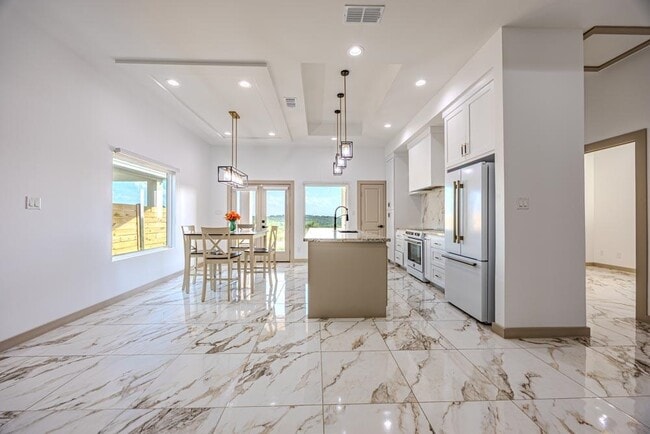 Building Photo - 3912 Texas Dr