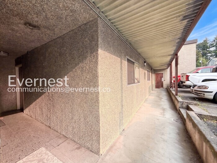 Building Photo - 10106 NE 185th St