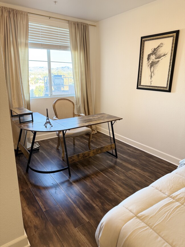 Second Ensuite Bedroom with additional working area - 83 E Agate Ave