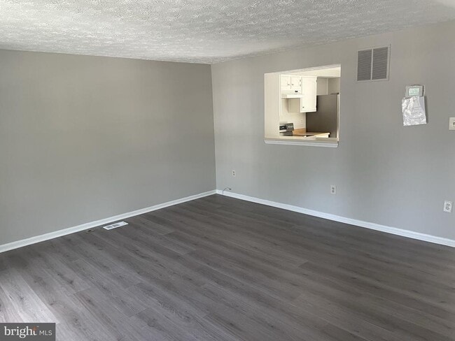Building Photo - 9412 Chippenham Dr
