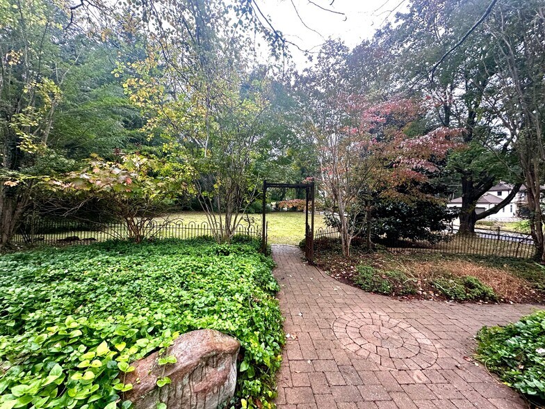 Building Photo - 1 High Acres Dr