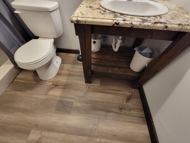 Building Photo - 1227 Continental Ct