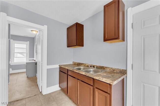 Building Photo - 2115 Dowd Ave