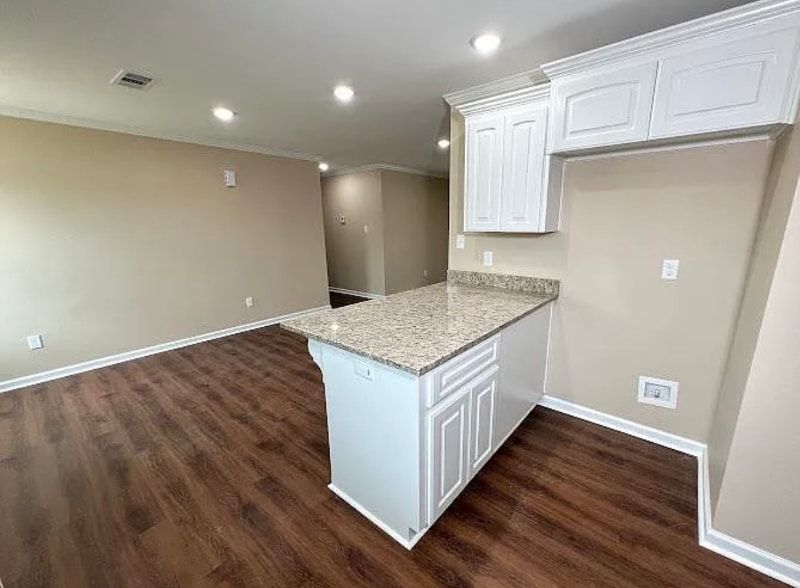 Building Photo - 608 Libby Ln