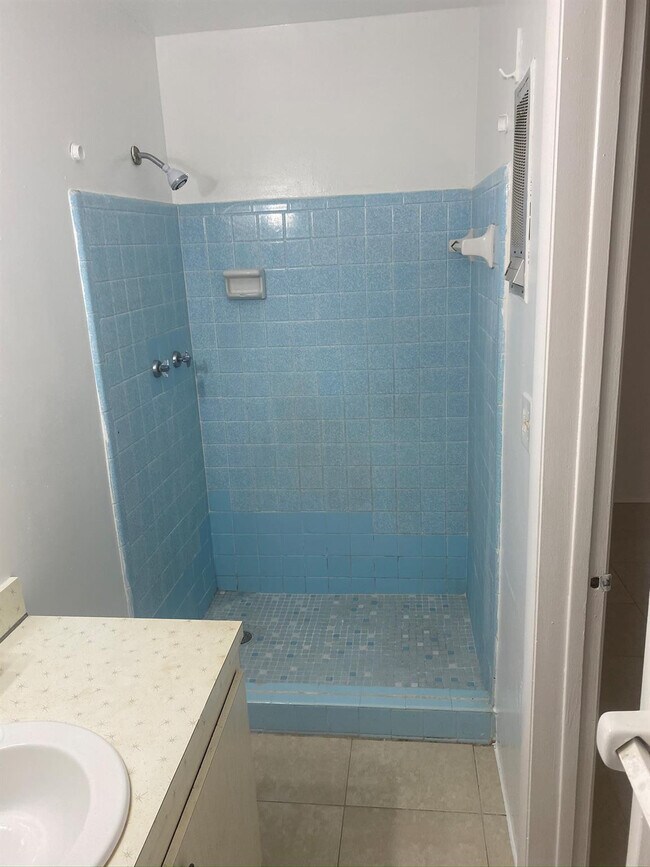 Building Photo - 4328 SW 6th St