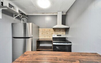 Building Photo - 5622 W Montgomery Rd