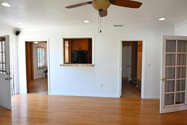 Building Photo - 1325 W 34th St