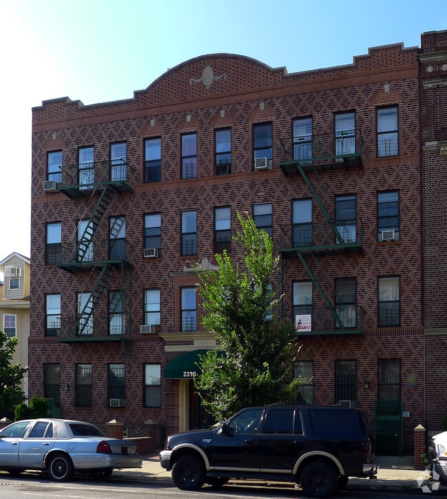 Building Photo - 2310 Clarendon Rd