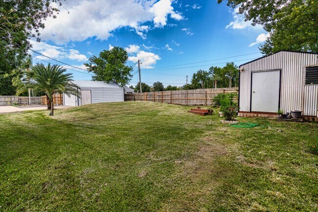 Building Photo - Home on half acre with land and storage