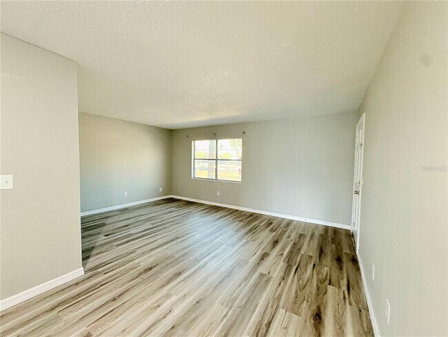 Building Photo - 9005 Tudor Dr