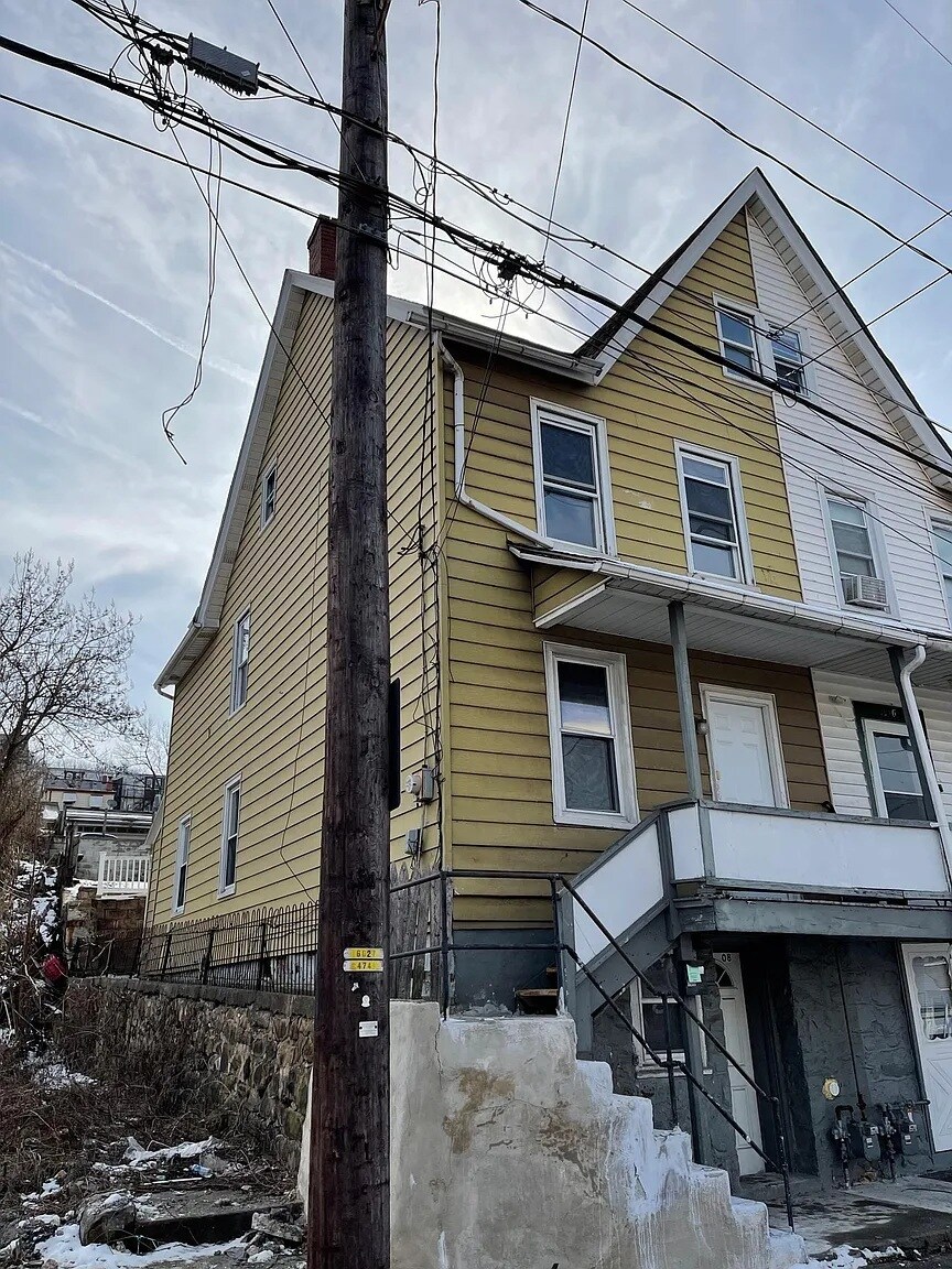 Building Photo - 1108 E 3rd St