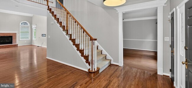 Building Photo - 6933 Sandy Creek Ct