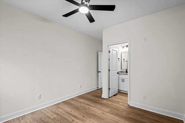 Building Photo - 1318 House St