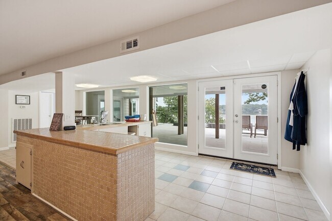Building Photo - 389 Green Harbor Rd