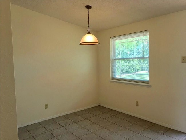 Building Photo - 8500 Lakehurst Rd