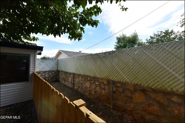 Building Photo - 3217 Wedgewood Dr