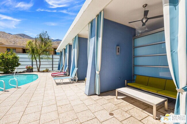Building Photo - 930 E Palm Canyon Dr
