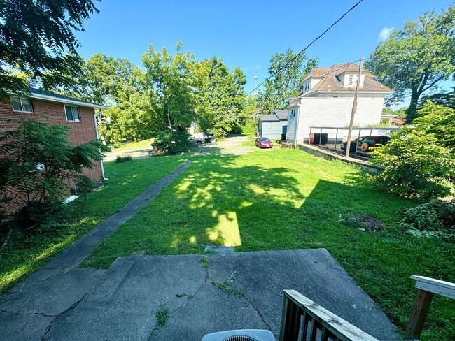 Building Photo - 6 Bedroom / 2 Bathroom House - NEXT TO SEMO's CAMPUS, LARGE YARD, INTERNET INCLUDED