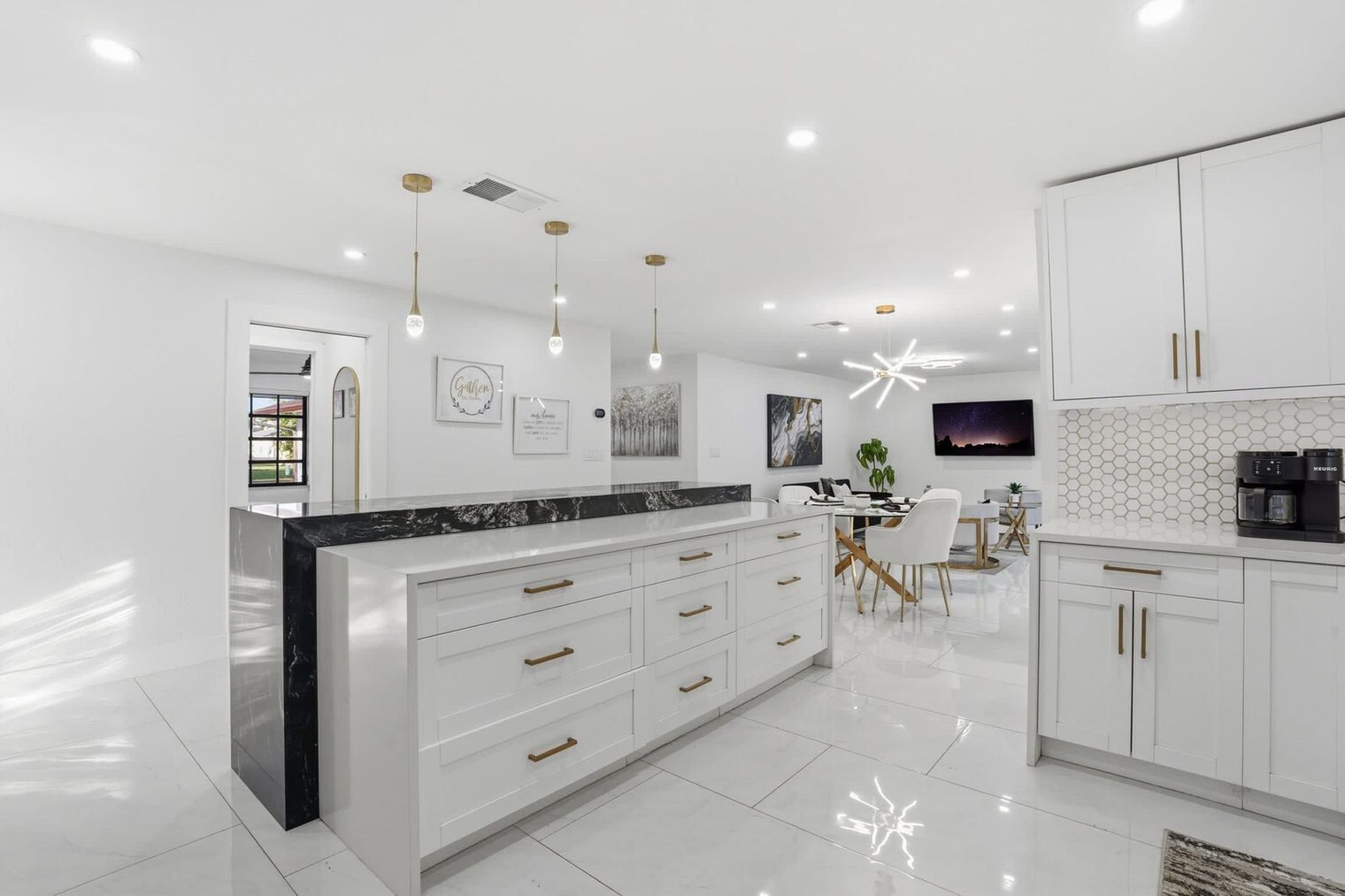 Building Photo - 208 Erie Dr